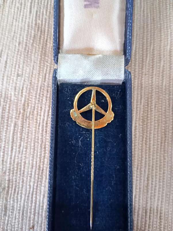 Solid Silver Gold-Plated Mercedes Benz 200 000km Pin Badge