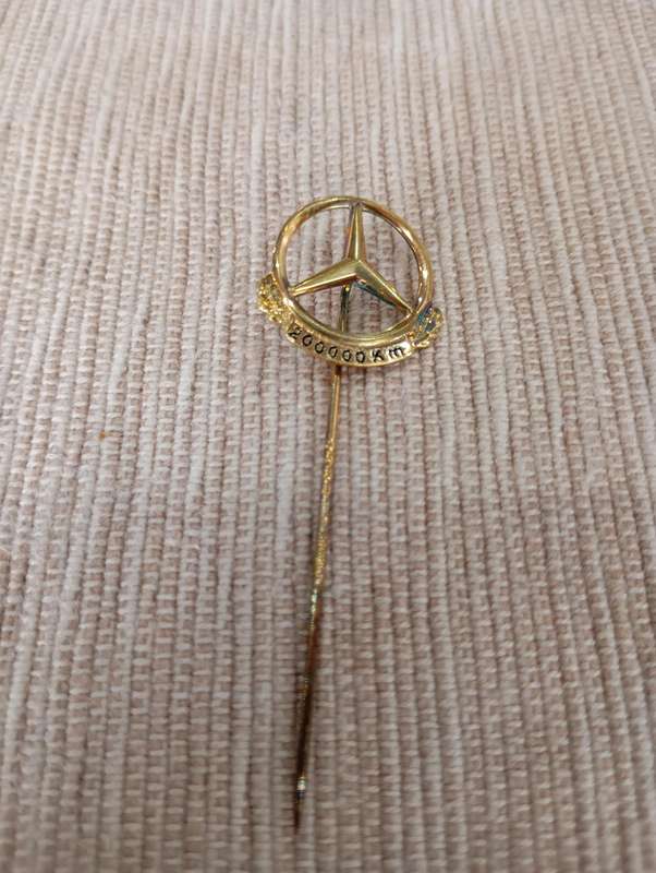 Solid Silver Gold-Plated Mercedes Benz 200 000km Pin Badge