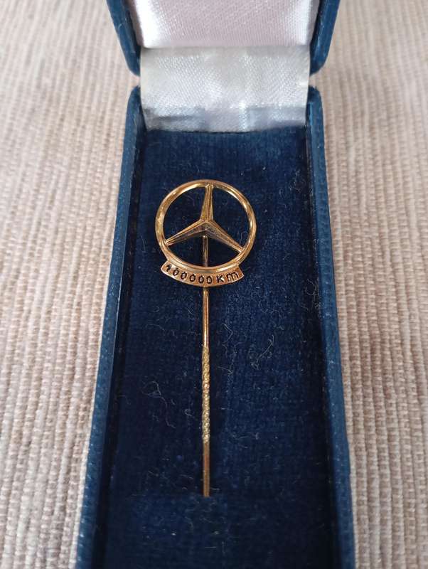 Solid Silver Gold-Plated Mercedes Benz 100 000km Pin Badge