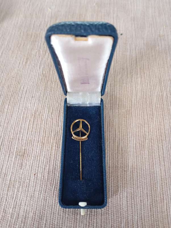 Solid Silver Gold-Plated Mercedes Benz 100 000km Pin Badge