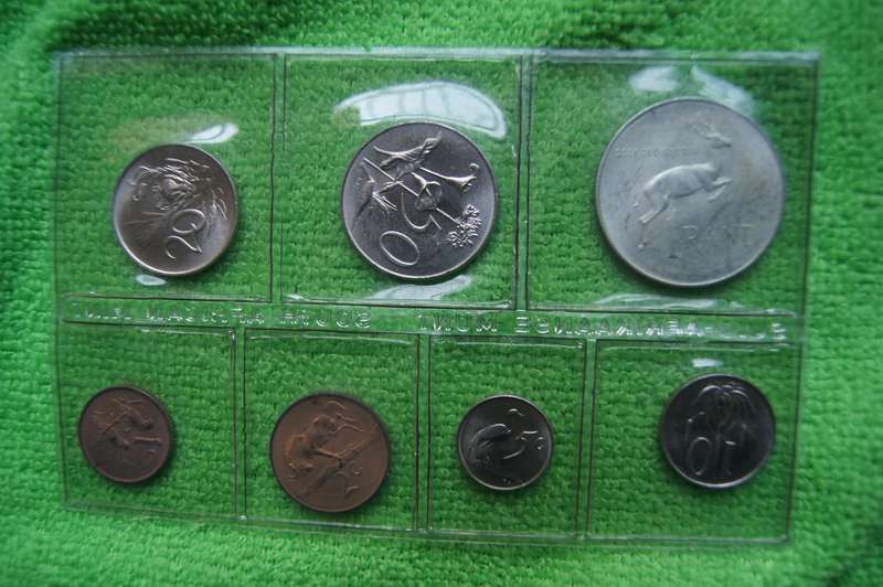 1967 and 1968 Complete Pristine Mint Sets - Both Languages (Single Bid for all 4)