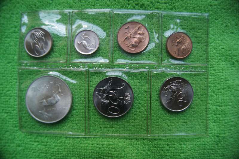 1967 and 1968 Complete Pristine Mint Sets - Both Languages (Single Bid for all 4)