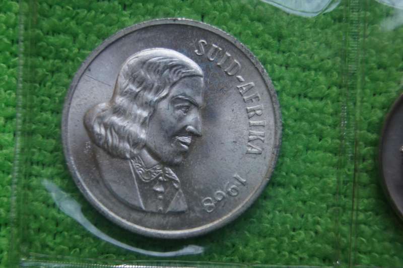 1967 and 1968 Complete Pristine Mint Sets - Both Languages (Single Bid for all 4)