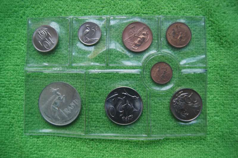 3 SA Mint Packs 1971, 1972, 1976 all with silver R1 - Bid per set to take all 3