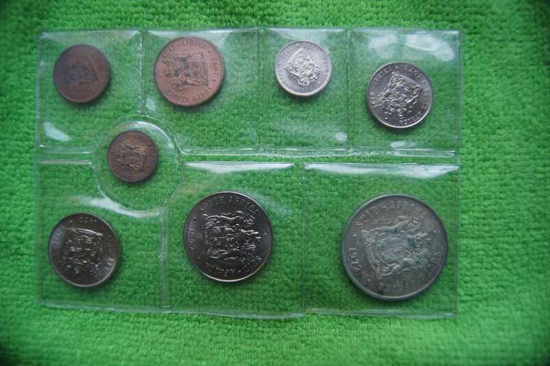 3 SA Mint Packs 1971, 1972, 1976 all with silver R1 - Bid per set to take all 3