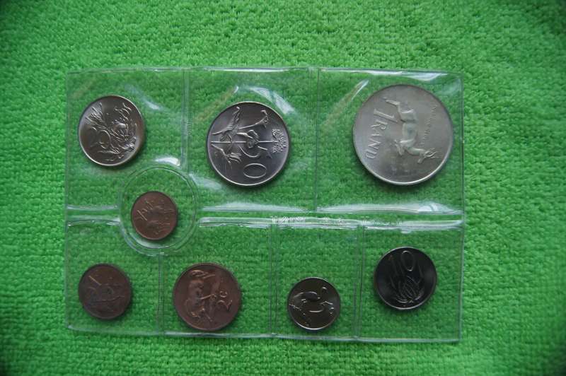 3 SA Mint Packs 1971, 1972, 1976 all with silver R1 - Bid per set to take all 3