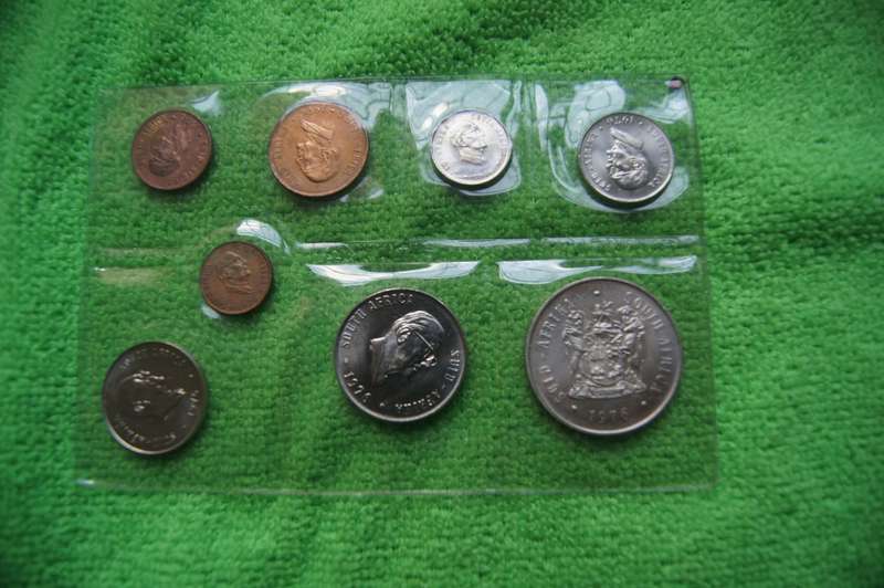 3 SA Mint Packs 1971, 1972, 1976 all with silver R1 - Bid per set to take all 3