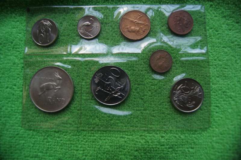 3 SA Mint Packs 1971, 1972, 1976 all with silver R1 - Bid per set to take all 3