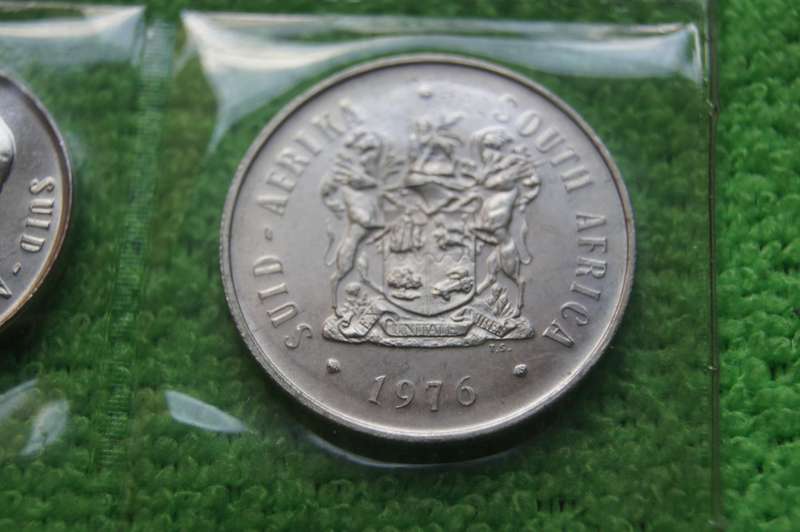 3 SA Mint Packs 1971, 1972, 1976 all with silver R1 - Bid per set to take all 3