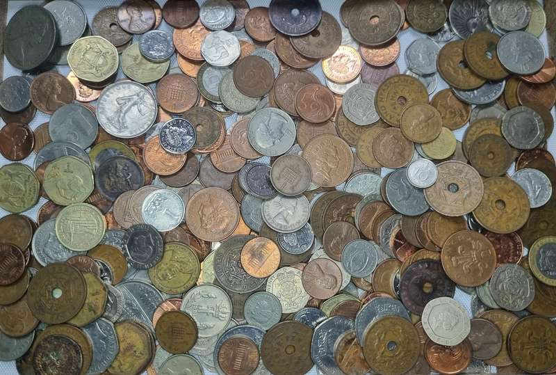 1,5KG Various World Mix Coins in Sealed Plastic Container (1502g)