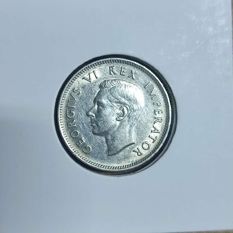 1943 SHILLING 80% SILVER COIN - CRACKED DIE ERROR