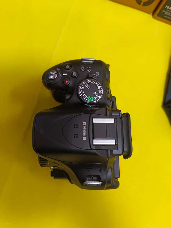  BRAND NEW Nikon D5200 DSLR Camera Kit