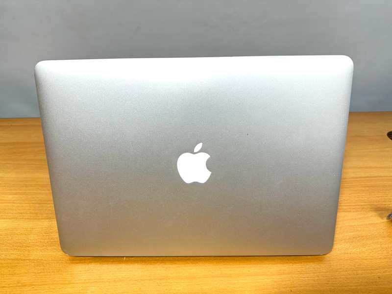 Apple MacBook Air 2017 Core i5 128GB SSD  8GB Ram 13 Display excellent condition