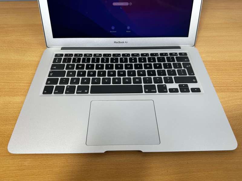 Apple MacBook Air 2017 Core i5 128GB SSD  8GB Ram 13 Display excellent condition