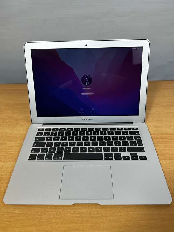Apple MacBook Air 2017 Core i5 128GB SSD  8GB Ram 13 Display excellent condition