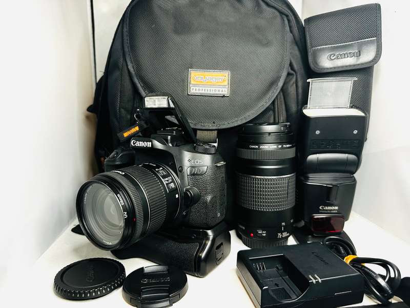 Canon EOS 77D with 2 Lens and + Speed light & accessories