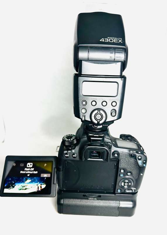 Canon EOS 77D with 2 Lens and + Speed light & accessories