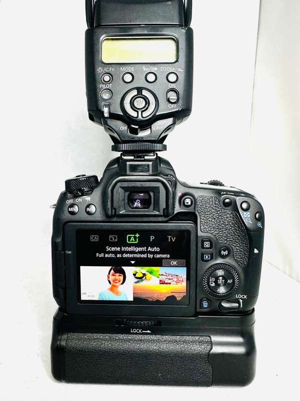 Canon EOS 77D with 2 Lens and + Speed light & accessories