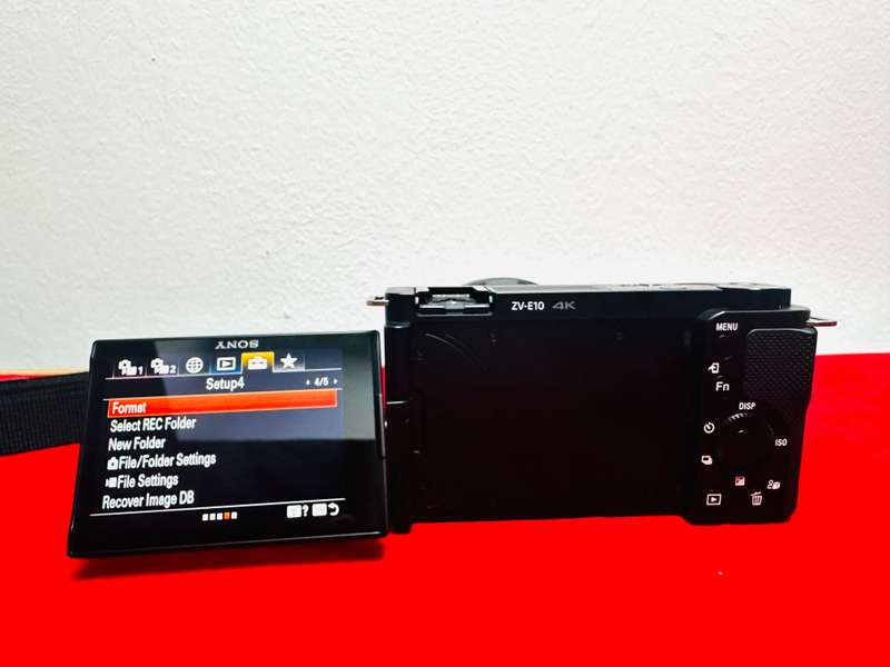 Sony ZV-E10 Mirrorless Camera with 16-50mm Lens & original charger   Perfect for vloggers, the Sony