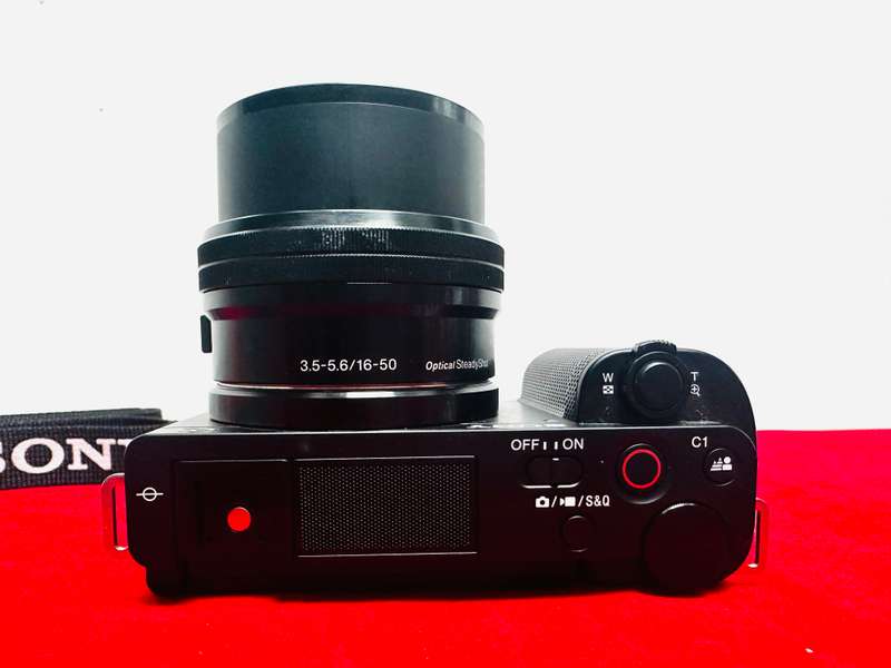 Sony ZV-E10 Mirrorless Camera with 16-50mm Lens & original charger   Perfect for vloggers, the Sony