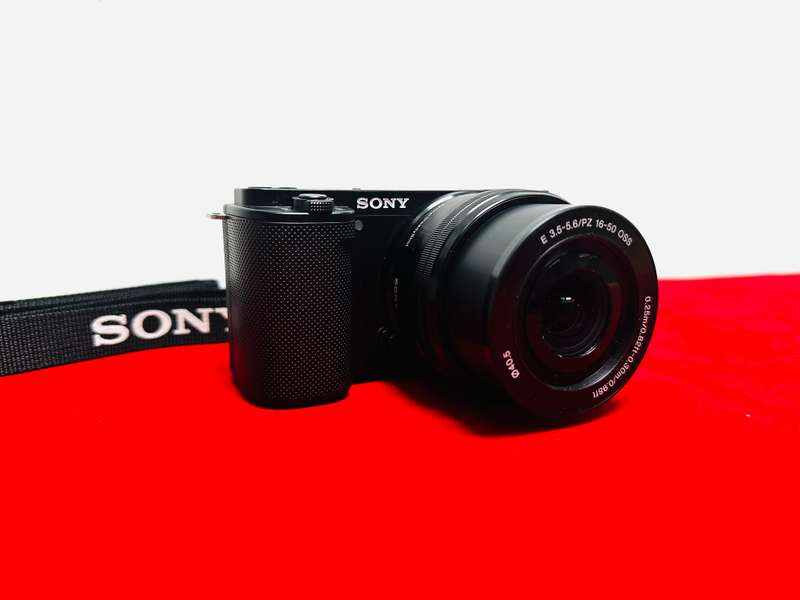 Sony ZV-E10 Mirrorless Camera with 16-50mm Lens & original charger   Perfect for vloggers, the Sony