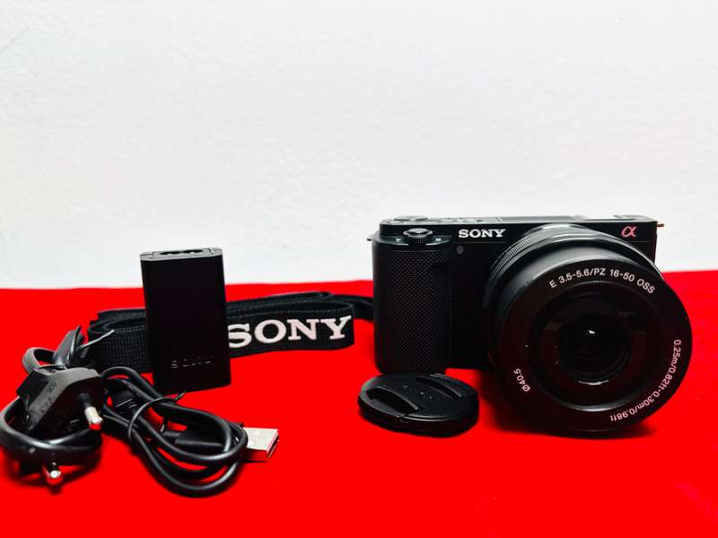 Sony ZV-E10 Mirrorless Camera with 16-50mm Lens & original charger   Perfect for vloggers, the Sony