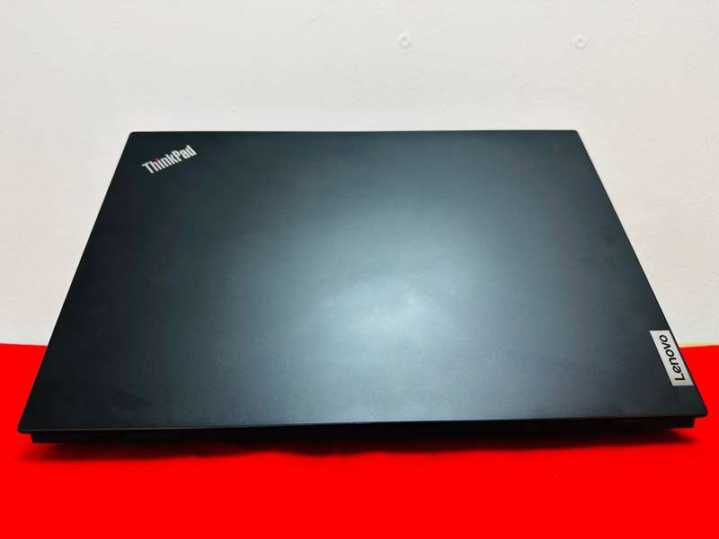 Lenovo ThinkPad P15v  Core i7-11800H 2,30GHz  16GB Ram  512GB SSD  15.6 NVIDIA T600 UHD Graphics