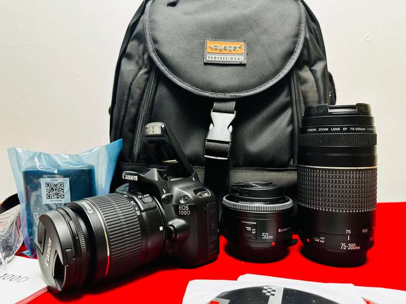Canon EOS 100D with 3 x Lens + Backpack and accessories