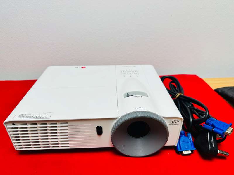 LG BE320-SD DLP Projector  Second-Hand  Looking for a reliable projector for presentations, movies,