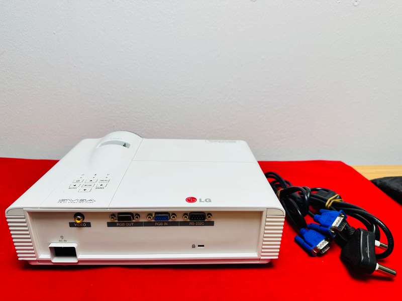 LG BE320-SD DLP Projector  Second-Hand  Looking for a reliable projector for presentations, movies,