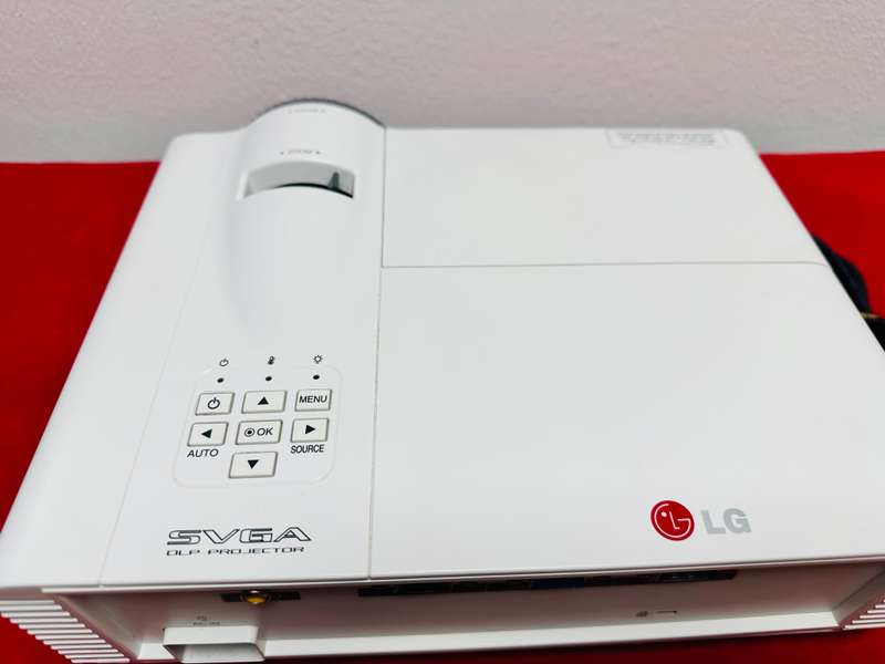 LG BE320-SD DLP Projector  Second-Hand  Looking for a reliable projector for presentations, movies,