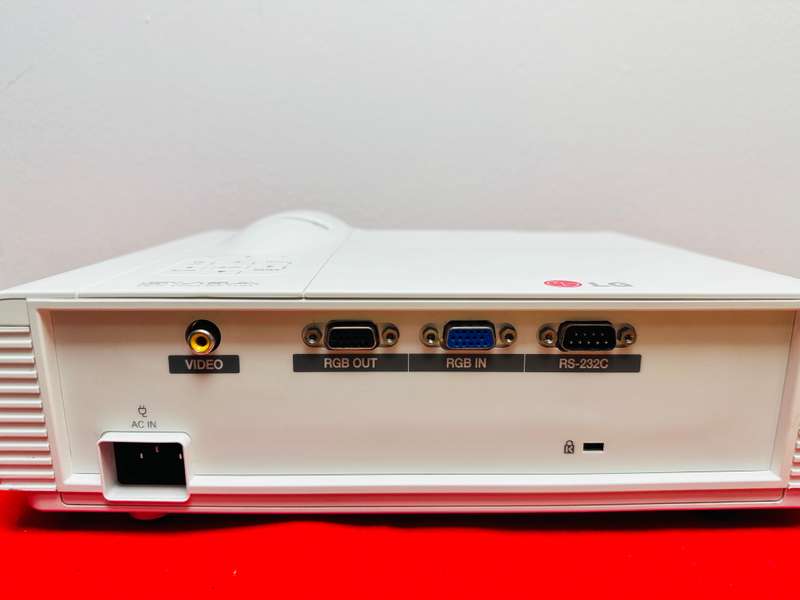 LG BE320-SD DLP Projector  Second-Hand  Looking for a reliable projector for presentations, movies,