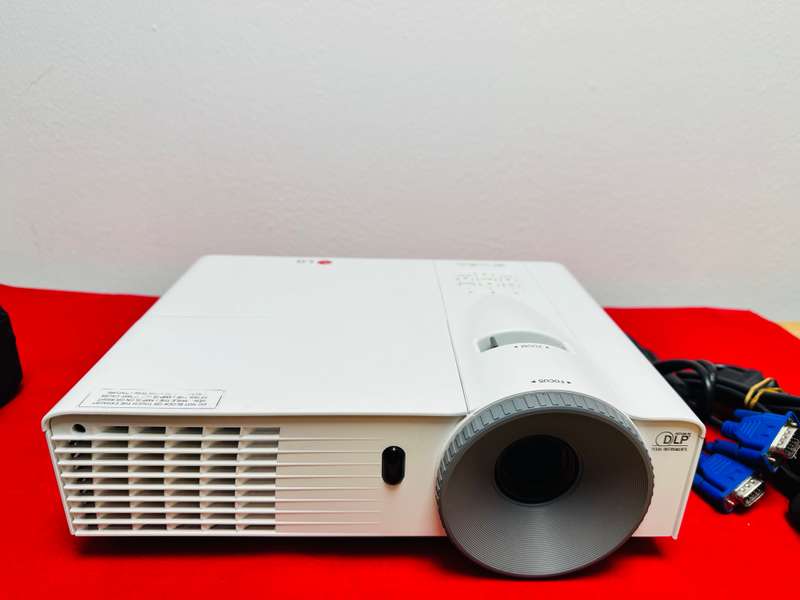 LG BE320-SD DLP Projector  Second-Hand  Looking for a reliable projector for presentations, movies,