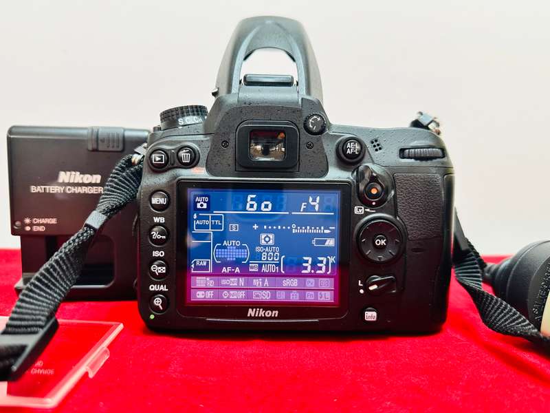 NIKON D7000DSLR Camera Nikon 18-55mm lens  Original Nikon Battery  Original Nikon Charger