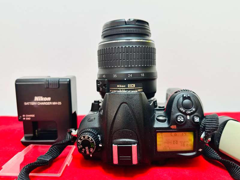 NIKON D7000DSLR Camera Nikon 18-55mm lens  Original Nikon Battery  Original Nikon Charger