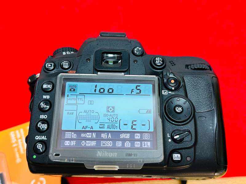NIKON D7000DSLR Camera Nikon 18-55mm lens  Original Nikon Battery  Original Nikon Charger