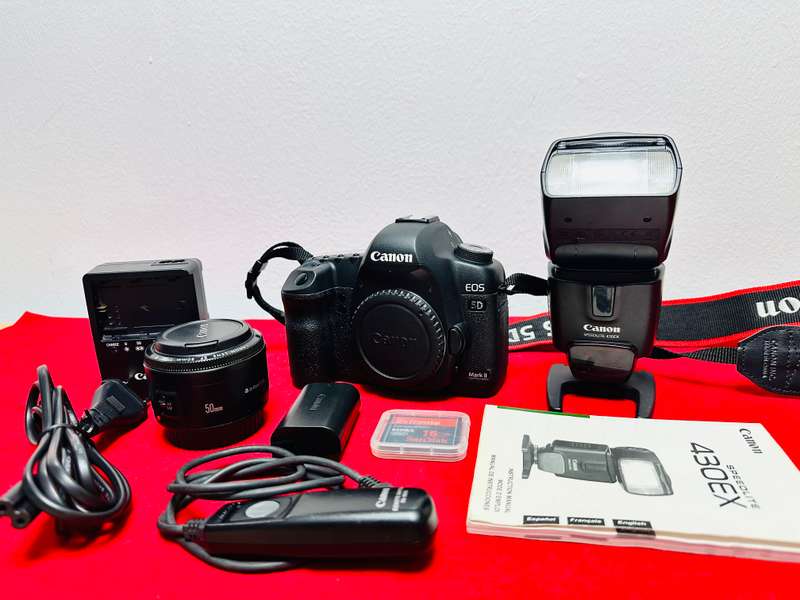 Canon EOS 5D Mark II Kit for Sale  Great Condition