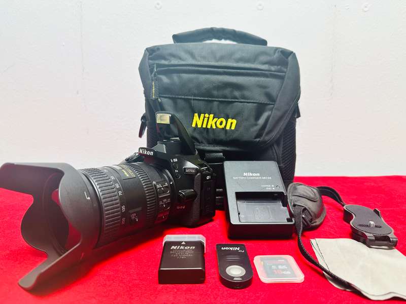 Nikon D5500 DSLR Camera With  Nikon 18-200 mm  DX VR Lens and accessories