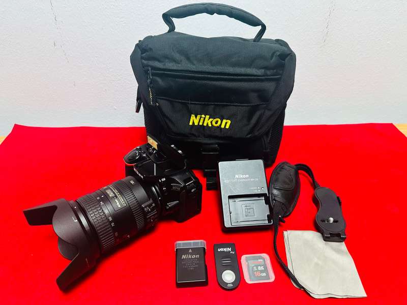 Nikon D5500 DSLR Camera With  Nikon 18-200 mm  DX VR Lens and accessories