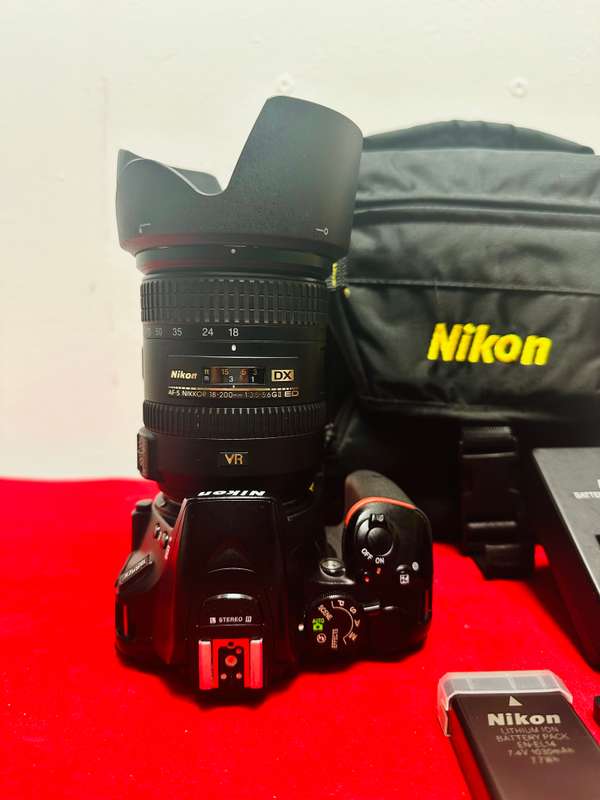 Nikon D5500 DSLR Camera With  Nikon 18-200 mm  DX VR Lens and accessories
