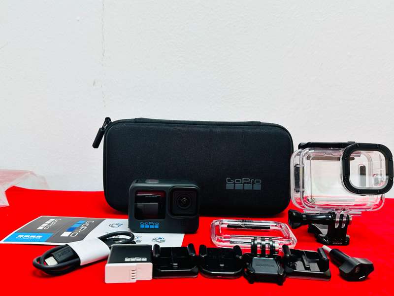 GoPro 11 Black Action Camera + waterproof cash & many accessories   Kit Includes