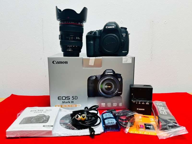 Canon EOS 5D Mark III Full Frame DSLR Kit  Condition: Excellent  Comes with full box and accessorie