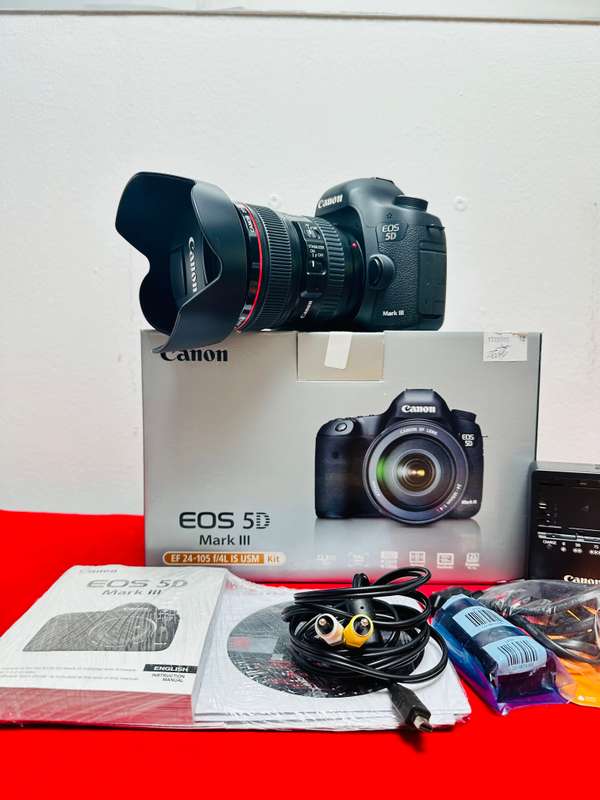Canon EOS 5D Mark III Full Frame DSLR Kit  Condition: Excellent  Comes with full box and accessorie