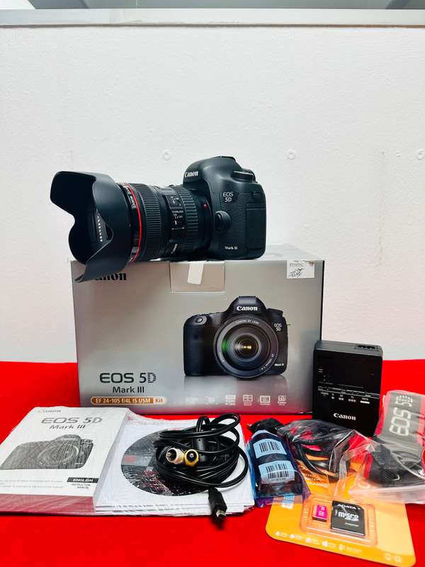 Canon EOS 5D Mark III Full Frame DSLR Kit  Condition: Excellent  Comes with full box and accessorie