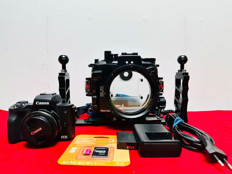 Canon EOS M50 Mirrorless Camera Bundle  Underwater Housing + Accessories  Excellent Condition