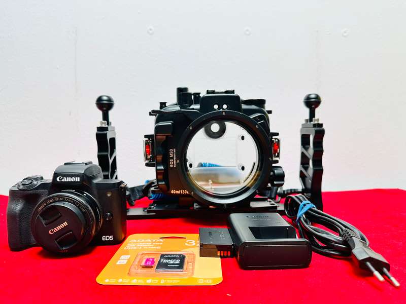 Canon EOS M50 Mirrorless Camera Bundle  Underwater Housing + Accessories  Excellent Condition