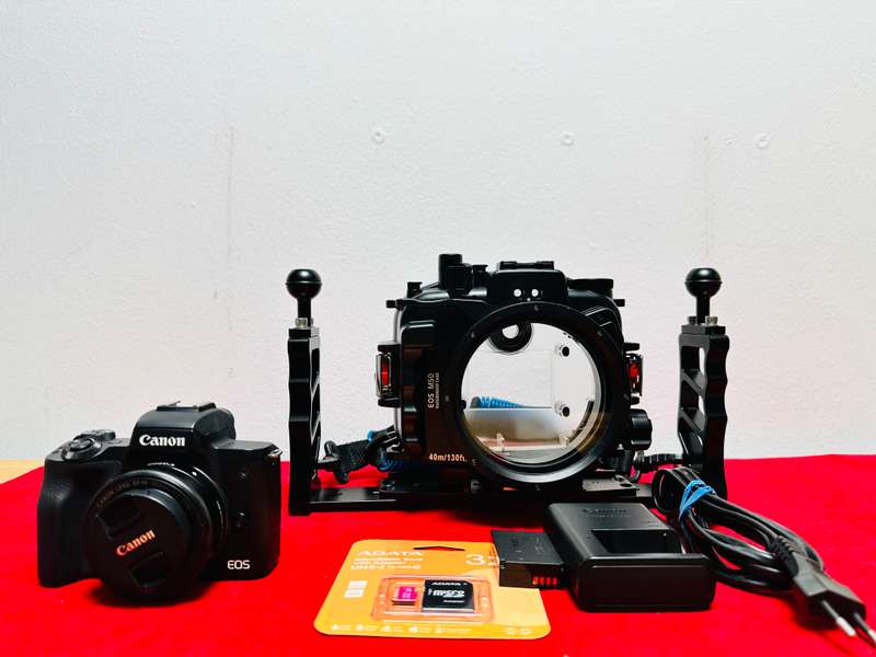 Canon EOS M50 Mirrorless Camera Bundle  Underwater Housing + Accessories  Excellent Condition