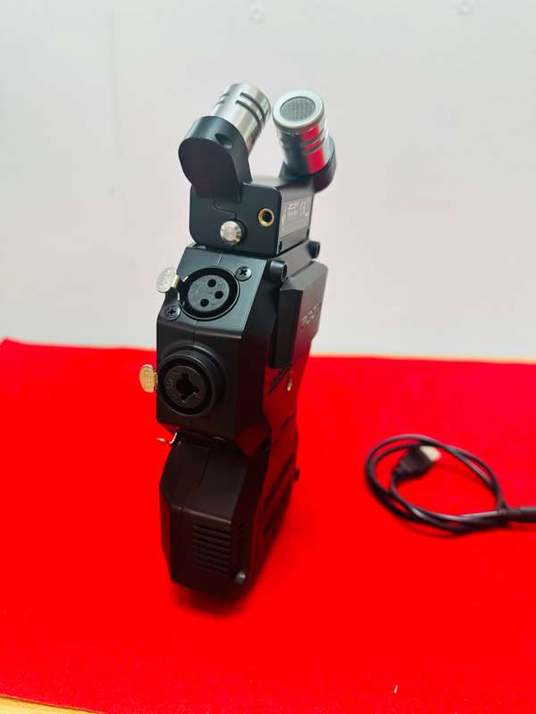 Zoom H8 Handy Recorder  8-Input / 12-Track Portable Recorder