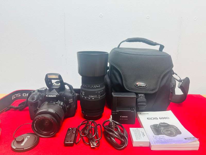 Canon EOS 600D DSLR Camera with Canon EFS 18-55mm AF/MF macro Lens  Sigma EFS 70-300mm  AF/MF  Zoom