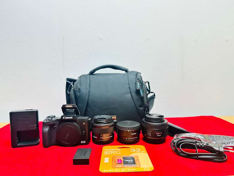 Canon EOS M50 Mirrorless Camera Bundle for Sale  Perfect Condition! 